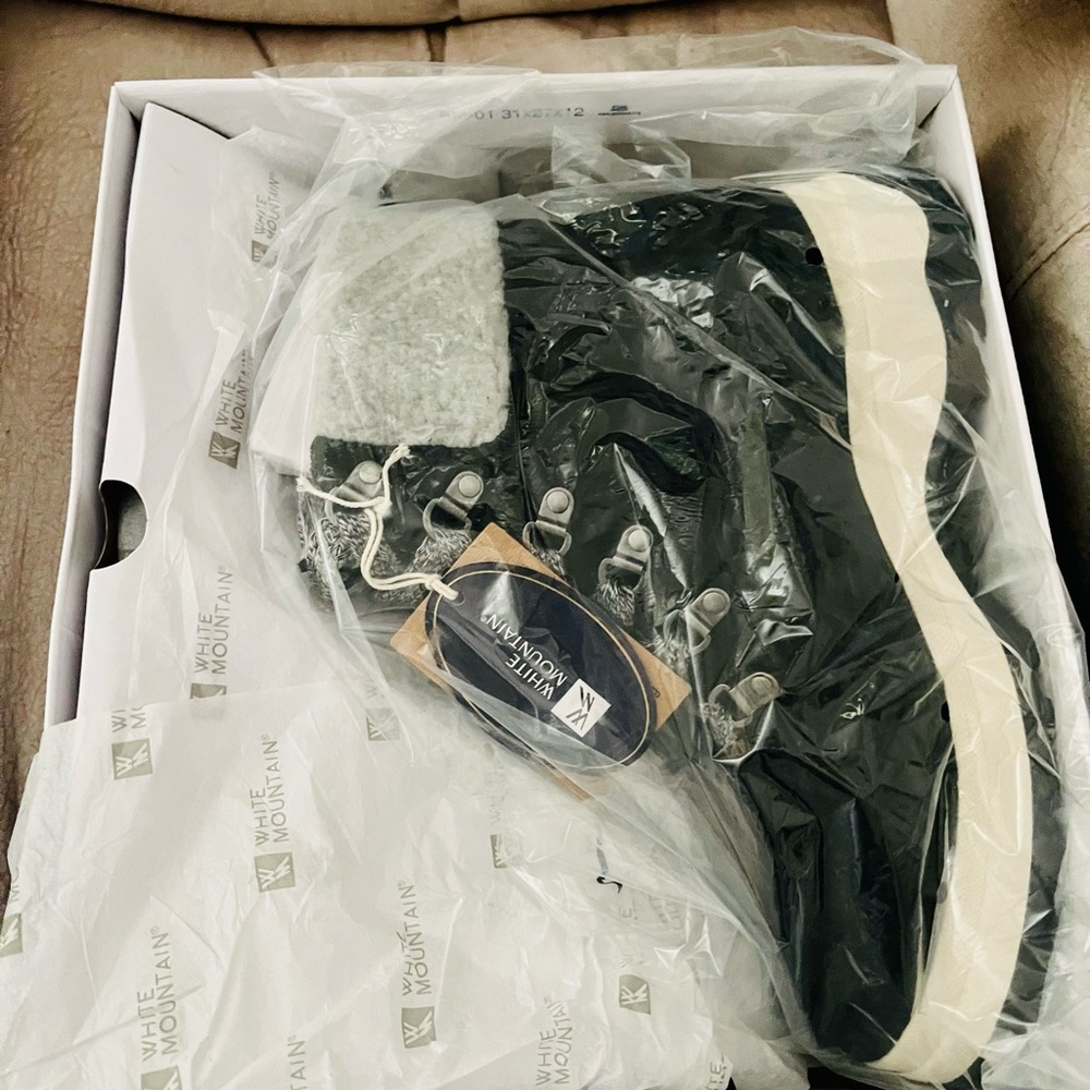 Brand new! White Mountain boots